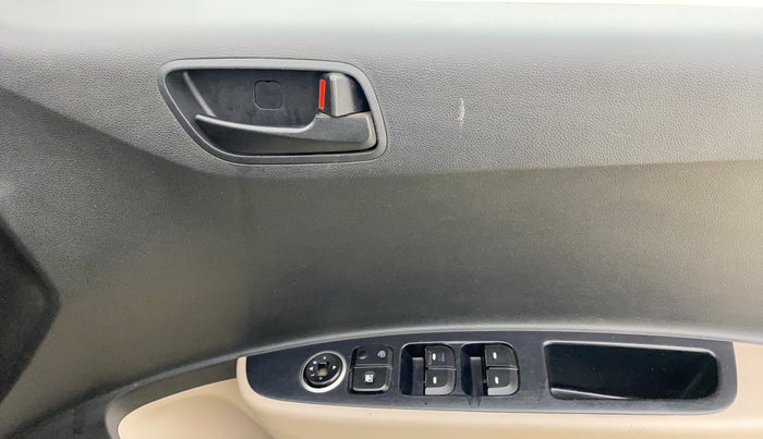 2018 Hyundai Grand i10 MAGNA AT 1.2 KAPPA VTVT, Petrol, Automatic, 79,336 km, Driver Side Door Panels Control