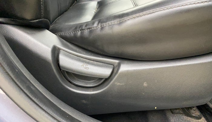 2018 Hyundai Grand i10 MAGNA AT 1.2 KAPPA VTVT, Petrol, Automatic, 79,336 km, Driver Side Adjustment Panel