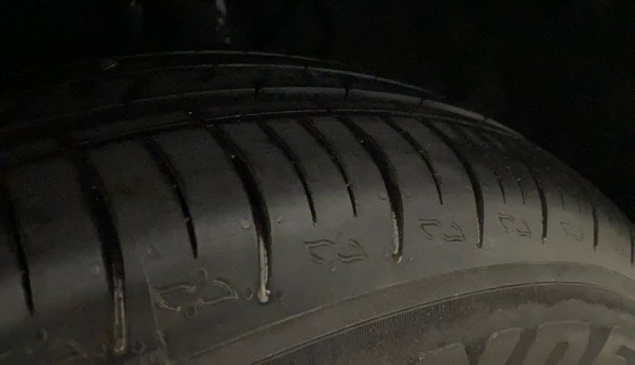 2022 Mahindra XUV700 MX P MT 5 STR, Petrol, Manual, 20,736 km, Left Rear Tyre Tread