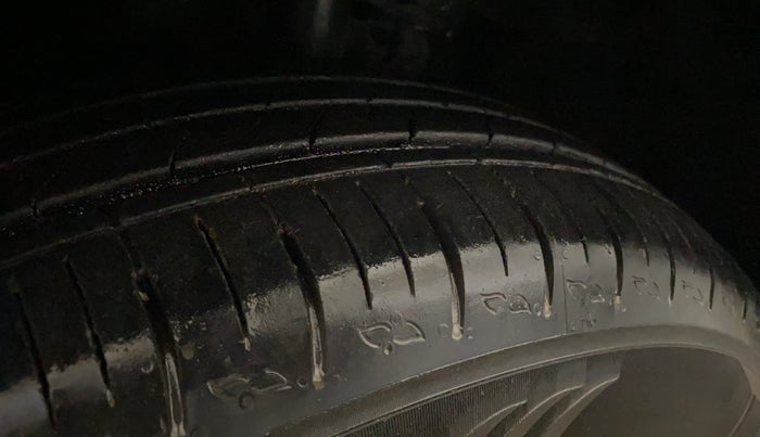 2022 Mahindra XUV700 MX P MT 5 STR, Petrol, Manual, 20,736 km, Left Front Tyre Tread