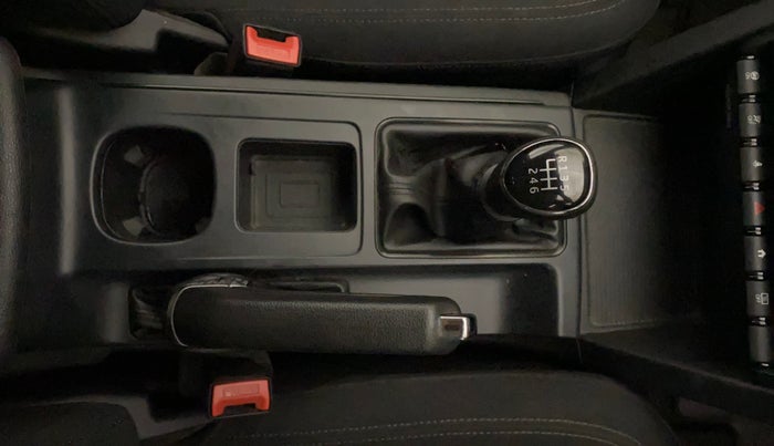 2022 Mahindra XUV700 MX P MT 5 STR, Petrol, Manual, 20,736 km, Gear Lever