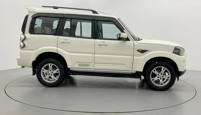 2016 Mahindra Scorpio S10, Diesel, Manual, 87,784 km, Right Side View