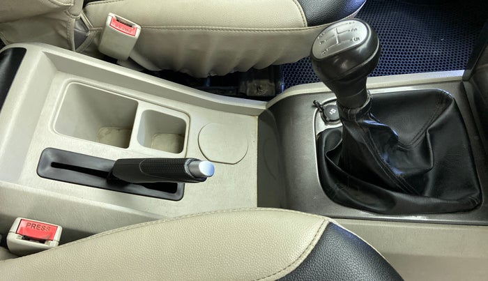 2016 Mahindra Scorpio S10, Diesel, Manual, 87,784 km, Gear Lever