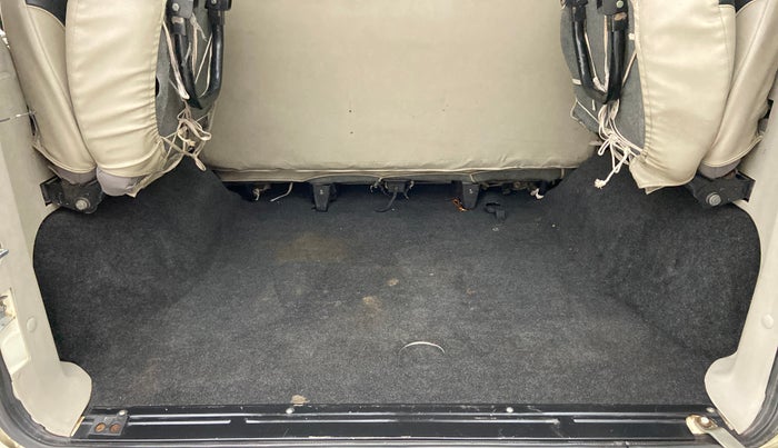 2016 Mahindra Scorpio S10, Diesel, Manual, 87,784 km, Boot Inside