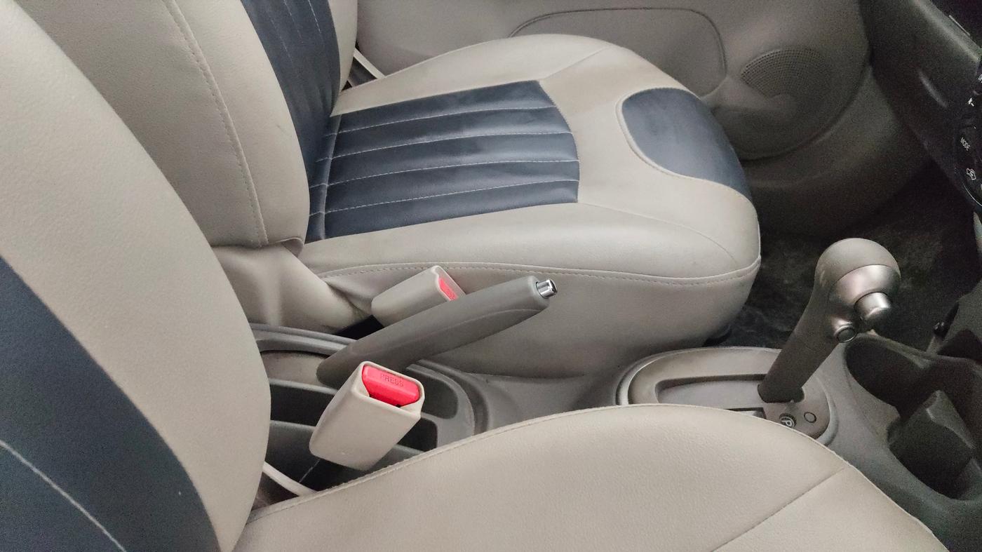 2014 Nissan Micra Active XV, Petrol, Manual, 65,989 km, Gear Lever