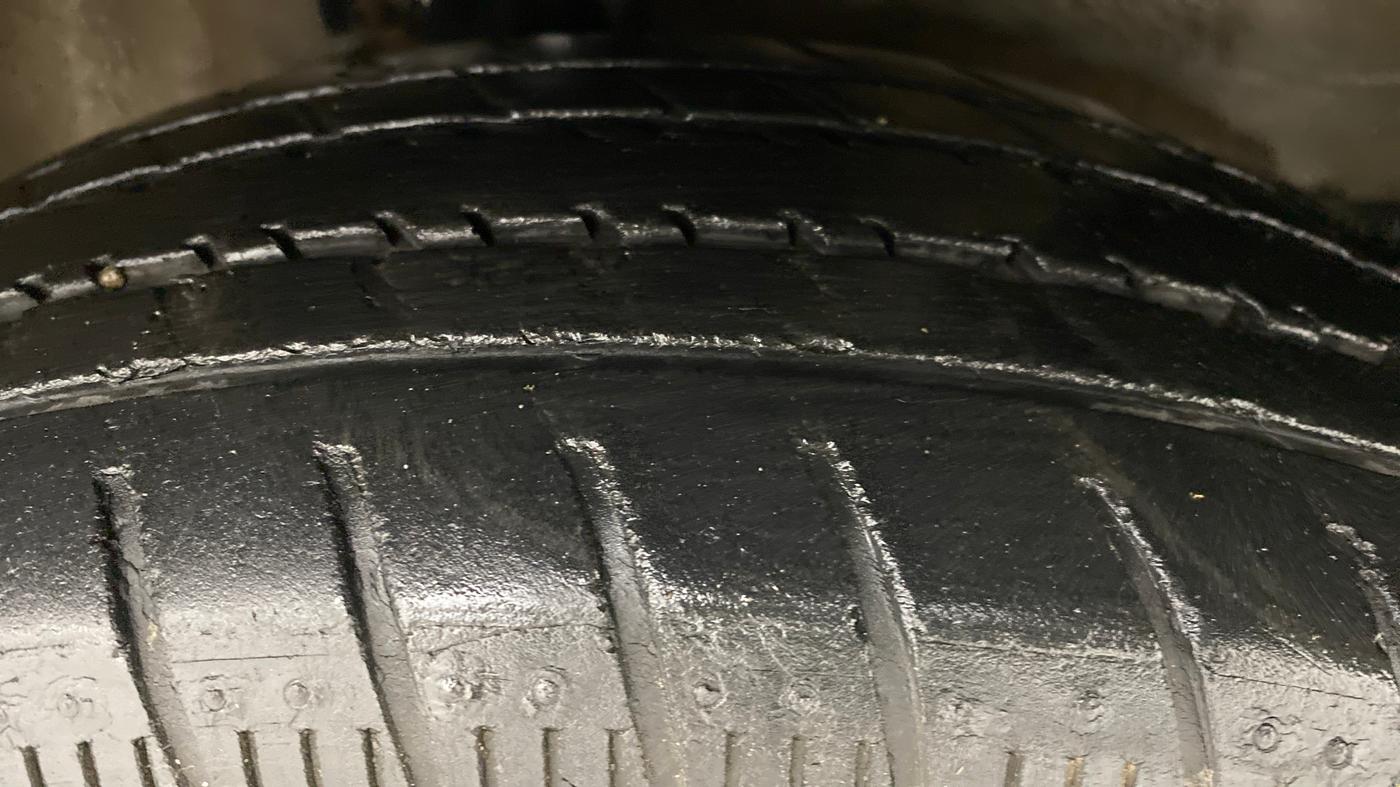 2015 Maruti Celerio ZXI AMT, Petrol, Automatic, 60,581 km, Right Front Tyre Tread