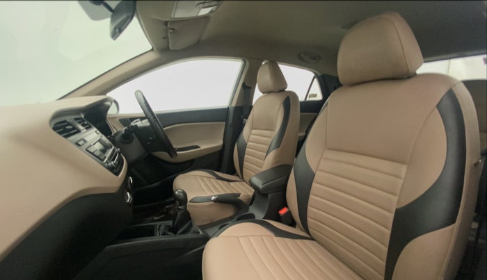 2017 Hyundai Elite i20 SPORTZ 1.2, Petrol, Manual, 66,815 km, Right Side Front Door Cabin