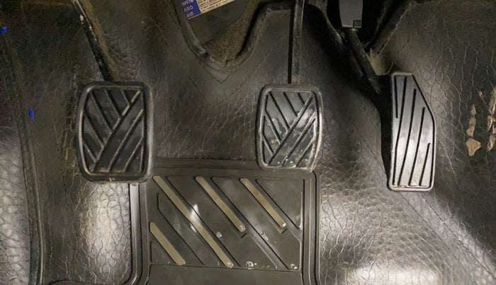 2019 Maruti Swift VXI, Petrol, Manual, 40,477 km, Pedals