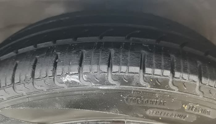 2015 Maruti Wagon R 1.0 VXI, Petrol, Manual, 53,091 km, Left Front Tyre Tread