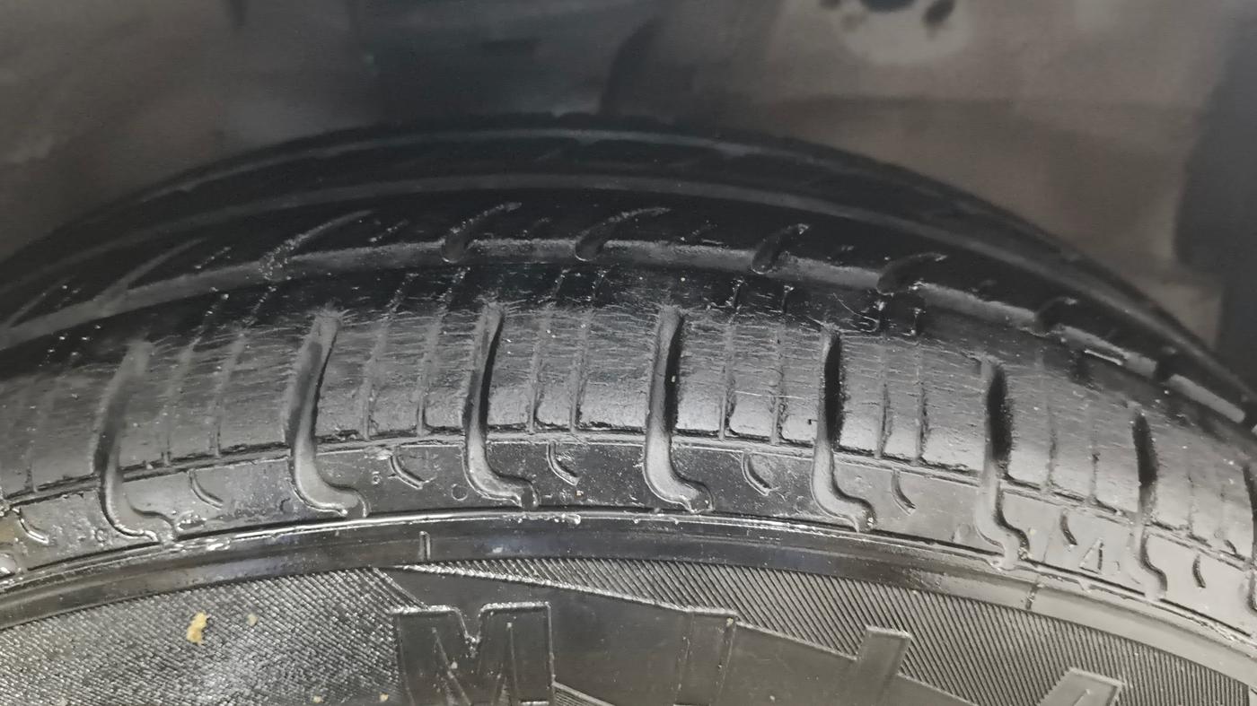 2015 Maruti Wagon R 1.0 VXI, Petrol, Manual, 52,817 km, Right Front Tyre Tread