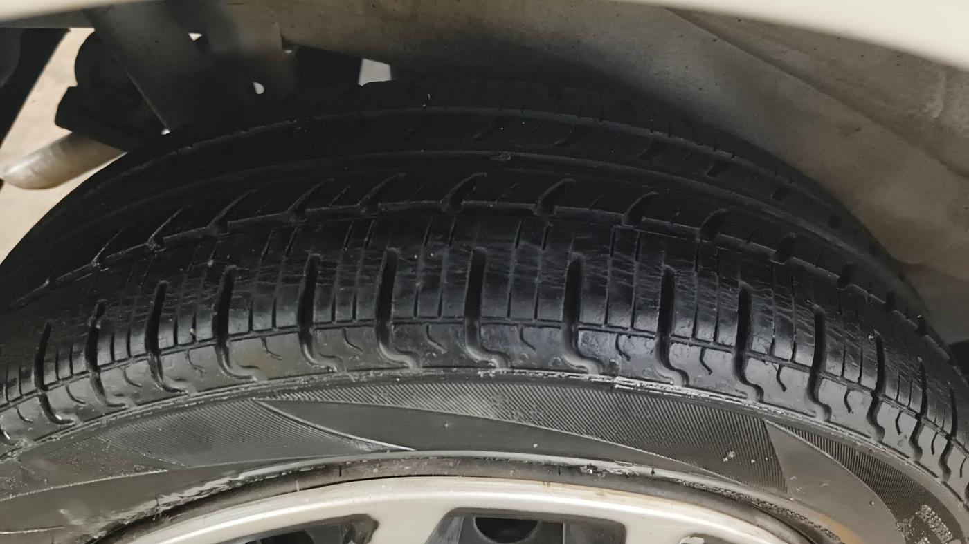 2015 Maruti Wagon R 1.0 VXI, Petrol, Manual, 52,817 km, Right Rear Tyre Tread