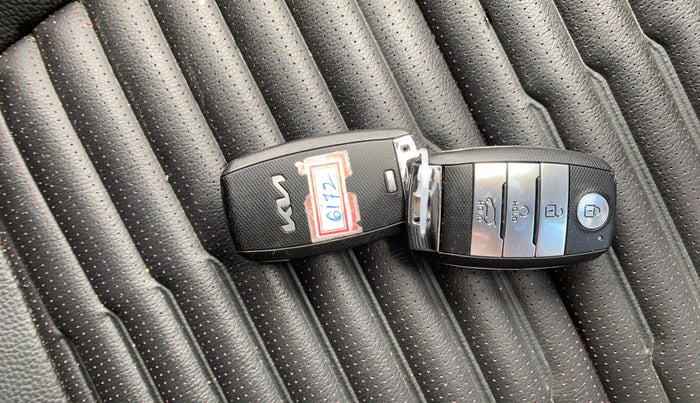 2023 KIA SONET GTX PLUS 1.0 IMT, Petrol, Manual, 12,973 km, Key Close Up