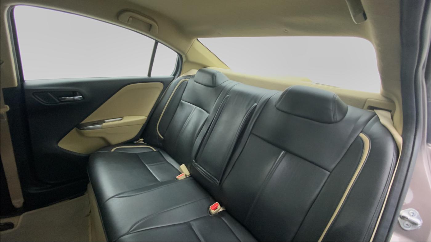 2016 Honda City V MT PETROL, Petrol, Manual, 30,577 km, Right Side Door Cabin View