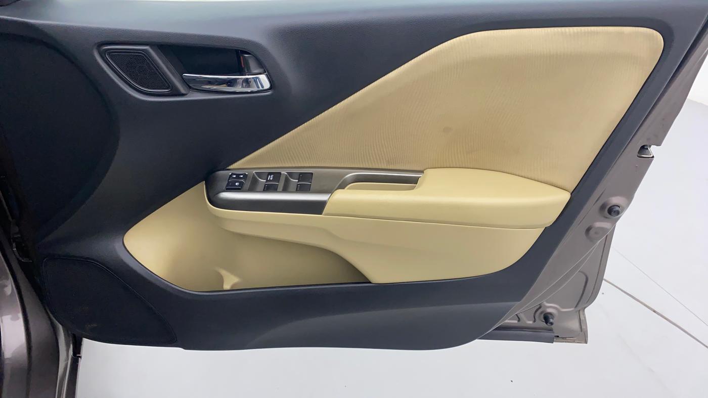 2016 Honda City V MT PETROL, Petrol, Manual, 30,577 km, Driver Side Door Panels Controls