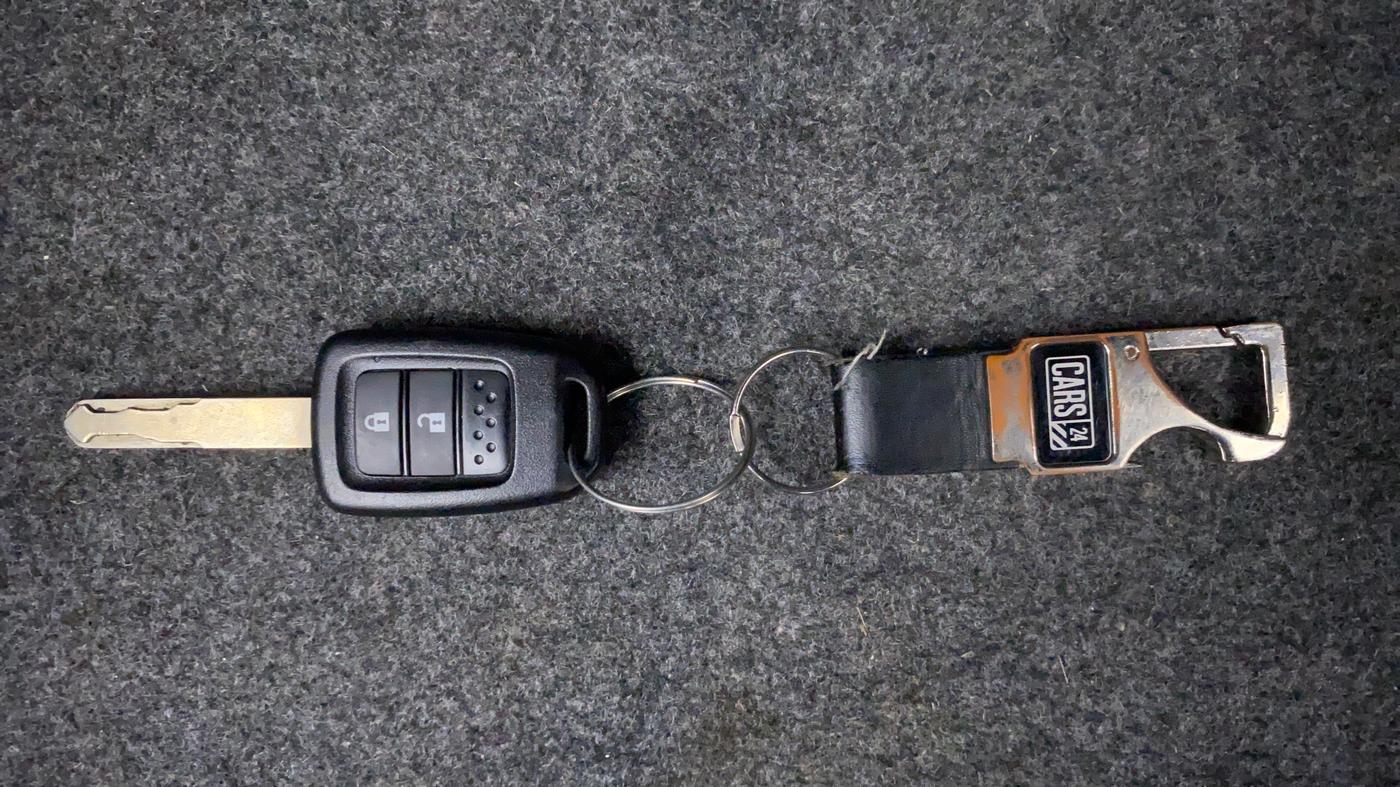 2016 Honda City V MT PETROL, Petrol, Manual, 30,577 km, Key Close-up