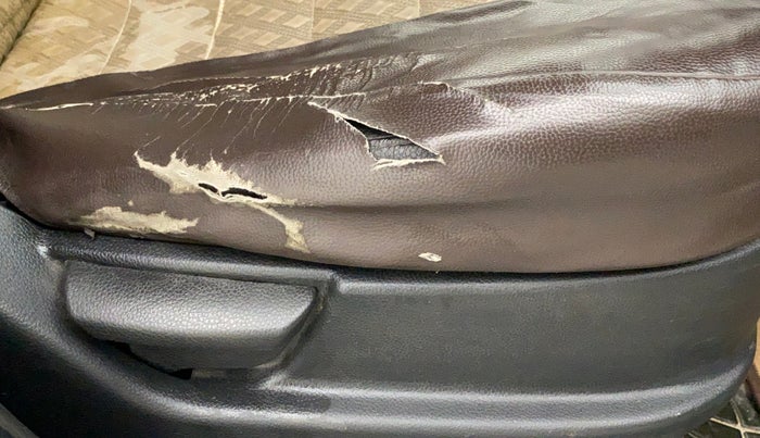 2016 Hyundai Eon ERA +, Petrol, Manual, 81,419 km, Driver Side Adjustment Panel