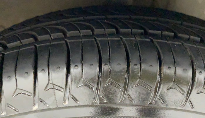 2016 Hyundai Eon ERA +, Petrol, Manual, 81,419 km, Right Front Tyre Tread