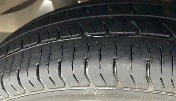 2016 Hyundai Eon ERA +, Petrol, Manual, 81,419 km, Left Rear Tyre Tread