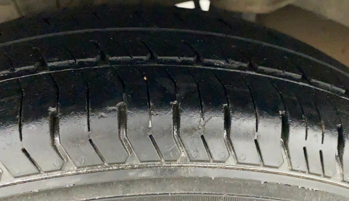 2016 Hyundai Eon ERA +, Petrol, Manual, 81,419 km, Right Rear Tyre Tread