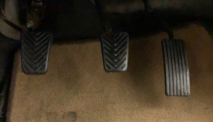 2016 Hyundai Eon ERA +, Petrol, Manual, 81,419 km, Pedals