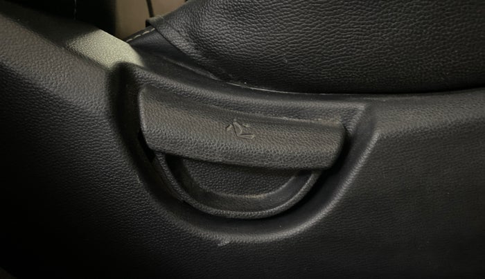 2016 Hyundai Grand i10 SPORTZ 1.2 KAPPA VTVT, Petrol, Manual, 51,478 km, Driver Side Adjustment Panel