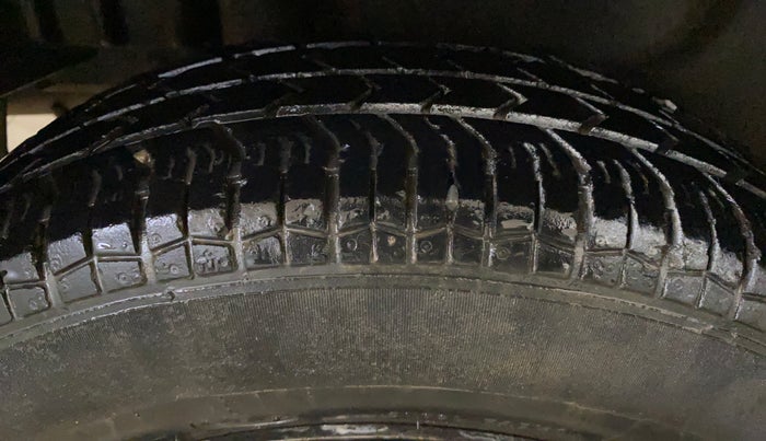 2015 Maruti Swift Dzire LXI (O), Petrol, Manual, 50,123 km, Right Rear Tyre Tread