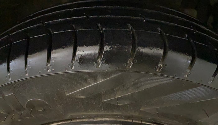 2015 Maruti Swift Dzire LXI (O), Petrol, Manual, 50,123 km, Right Front Tyre Tread