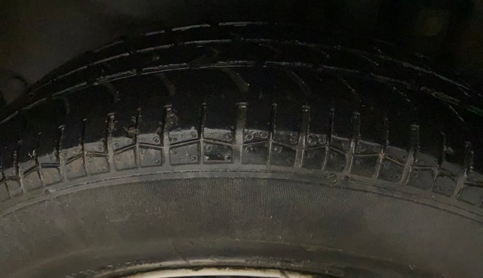2015 Maruti Swift Dzire LXI (O), Petrol, Manual, 50,123 km, Left Rear Tyre Tread