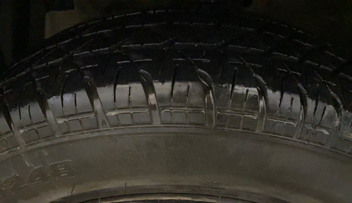 2015 Maruti Swift Dzire LXI (O), Petrol, Manual, 50,123 km, Left Front Tyre Tread