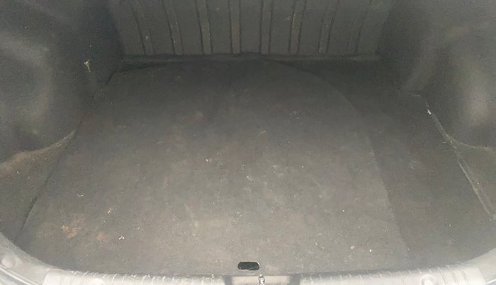 2016 Hyundai Verna 1.6 VTVT SX, Petrol, Manual, 82,845 km, Boot Inside