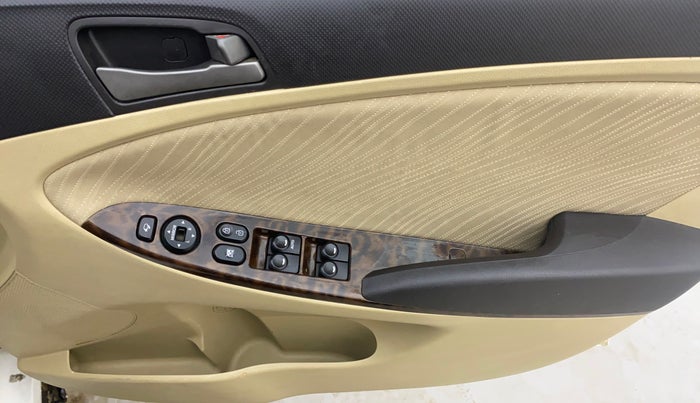 2016 Hyundai Verna 1.6 VTVT SX, Petrol, Manual, 82,845 km, Driver Side Door Panels Control