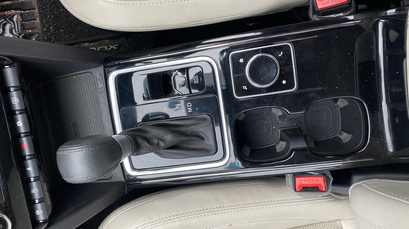 2024 Mahindra XUV700 AX 7 Luxury Pack Petrol AT 6 STR, Petrol, Automatic, 27,909 km, Gear Lever