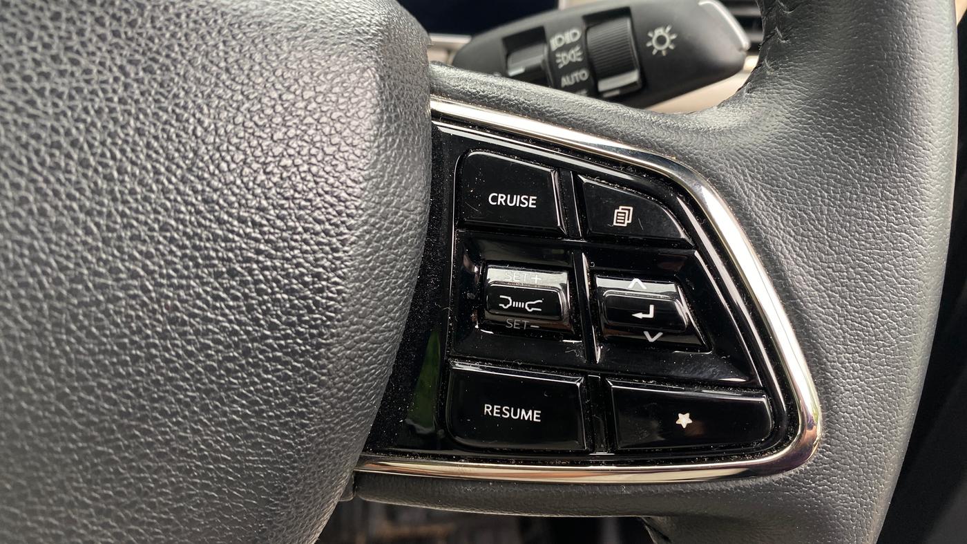 2024 Mahindra XUV700 AX 7 Luxury Pack Petrol AT 6 STR, Petrol, Automatic, 27,909 km, Adaptive Cruise Control