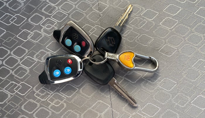 2017 Maruti Alto 800 LXI, CNG, Manual, 75,513 km, Key Close Up