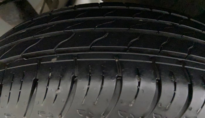 2021 Renault Kiger RXT AMT, Petrol, Automatic, 6,463 km, Left Front Tyre Tread