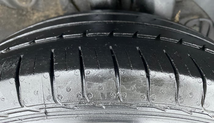 2015 Hyundai Elite i20 MAGNA 1.2, Petrol, Manual, 59,112 km, Left Rear Tyre Tread