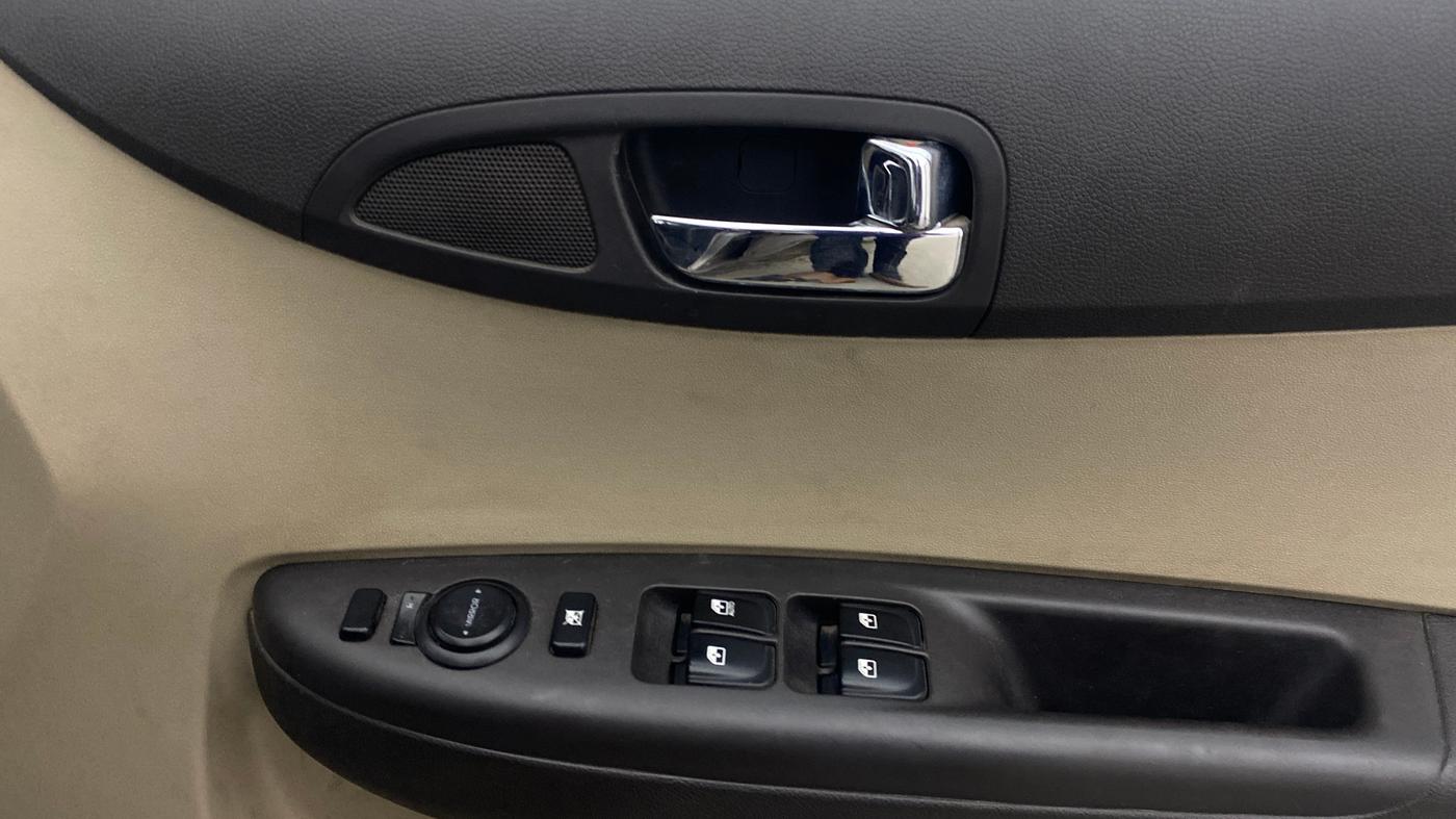 2013 Hyundai i20 ASTA 1.2, Petrol, Manual, 83,841 km, Driver Side Door Panels Control