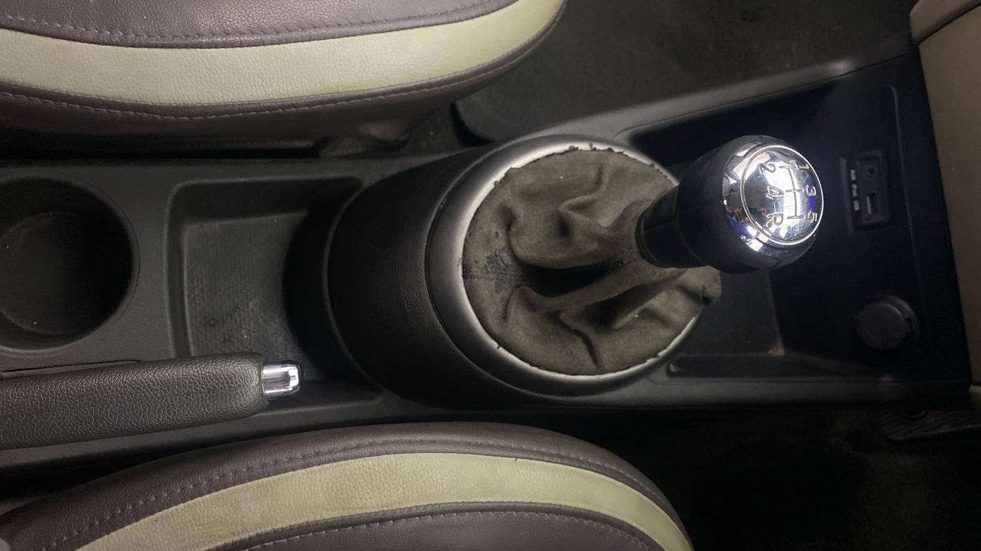 2013 Hyundai i20 ASTA 1.2, Petrol, Manual, 83,841 km, Gear Lever