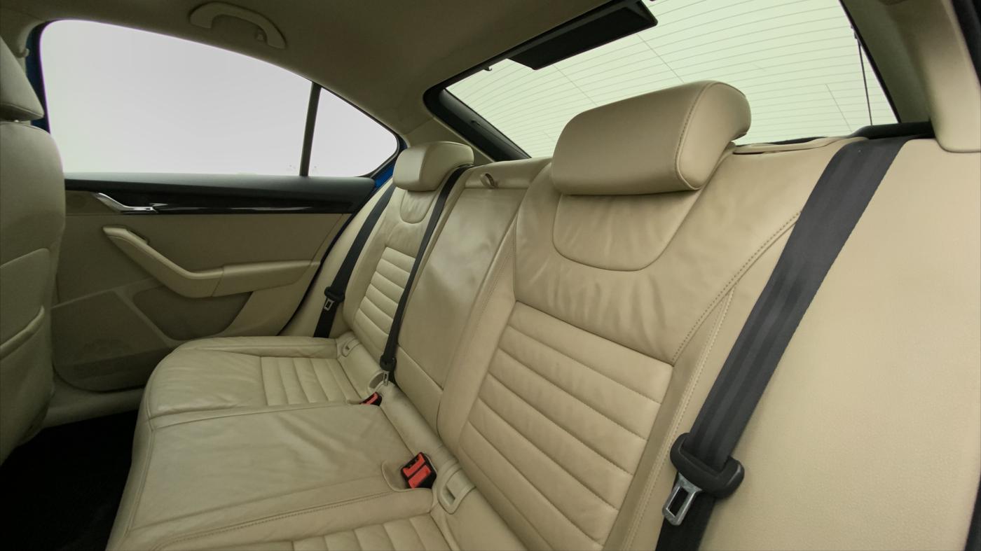 2015 Skoda Octavia ELEGANCE 2.0 TDI CR AT, Diesel, Automatic, 82,815 km, Right Side Rear Door Cabin