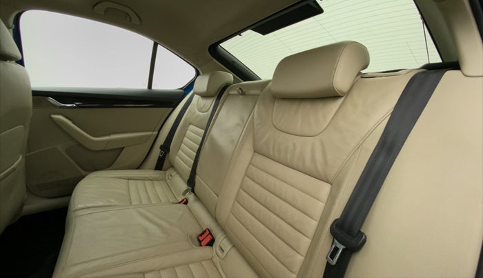 2015 Skoda Octavia ELEGANCE 2.0 TDI CR AT, Diesel, Automatic, 82,815 km, Right Side Rear Door Cabin