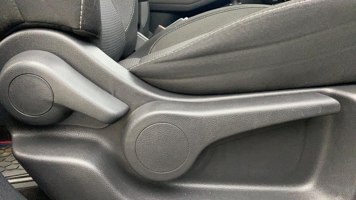 2019 Nissan Kicks XV DIESEL, Diesel, Manual, 41,552 km, Driver Side Adjustment Panel