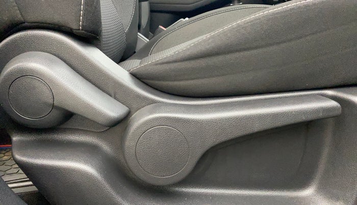 2019 Nissan Kicks XV DIESEL, Diesel, Manual, 41,552 km, Driver Side Adjustment Panel