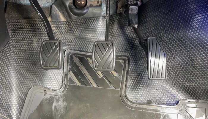 2021 Maruti Swift VXI, Petrol, Manual, 1,07,898 km, Pedals