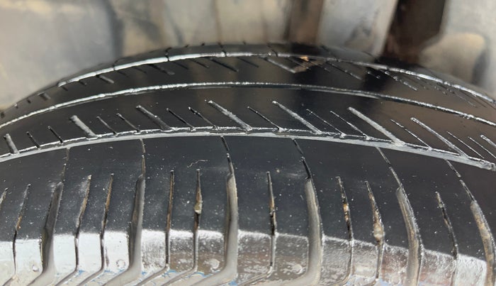 2021 Maruti Swift VXI, Petrol, Manual, 1,07,898 km, Left Rear Tyre Tread