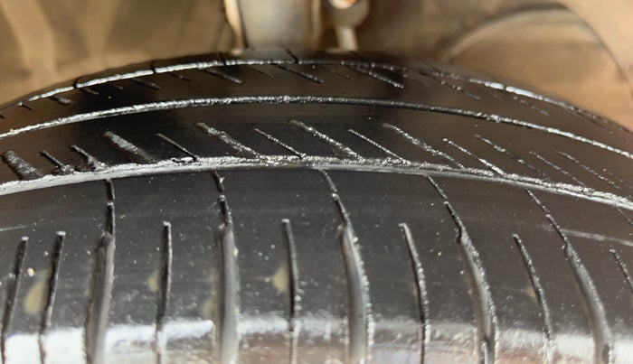 2021 Maruti Swift VXI, Petrol, Manual, 1,07,898 km, Right Front Tyre Tread