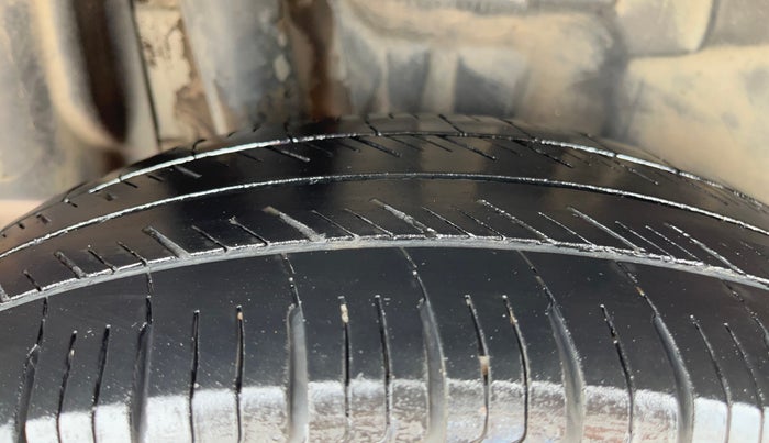 2021 Maruti Swift VXI, Petrol, Manual, 1,07,898 km, Right Rear Tyre Tread