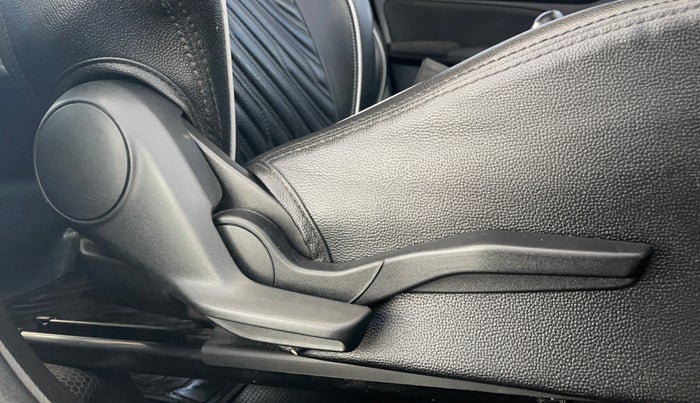 2021 Maruti Swift VXI, Petrol, Manual, 1,07,898 km, Driver Side Adjustment Panel