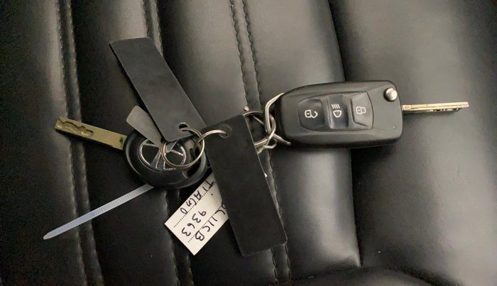 2019 Tata Tiago XZA PLUS PETROL, CNG, Automatic, 37,176 km, Key Close Up