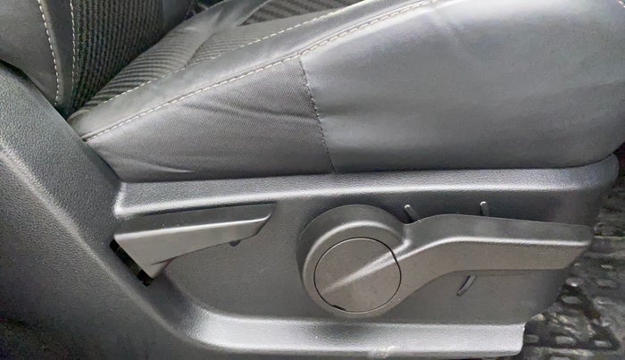 2022 Mahindra Thar LX PETROL HT 4WD AT, Petrol, Automatic, 9,448 km, Driver Side Adjustment Panel