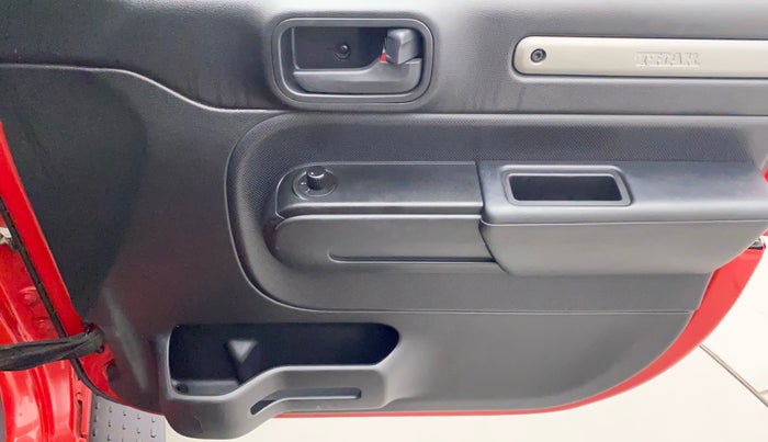 2022 Mahindra Thar LX PETROL HT 4WD AT, Petrol, Automatic, 9,448 km, Driver Side Door Panels Control